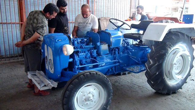 Antalyalı çiftçi, 1966 model traktöre aldığı fiyatın 3 katı masraf ederek hayalini gerçekleştirdi
