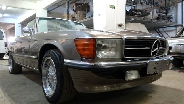 Bursalı kaporta ustası, 150 bin lira harcayarak 1972 model Mercedes'i ilk günkü haline çevirdi