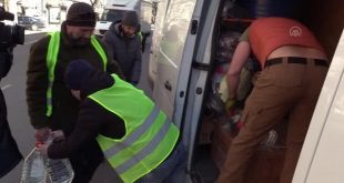Odessa'daki gönüllüler kesintilerin yaşandığı bölgelere içme suyu gönderdi